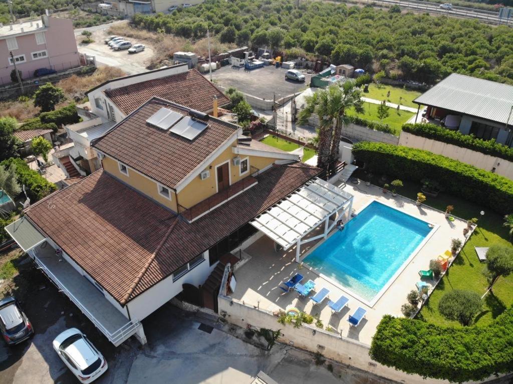 B&B Vittoria House 卡尔伦蒂尼 外观 照片