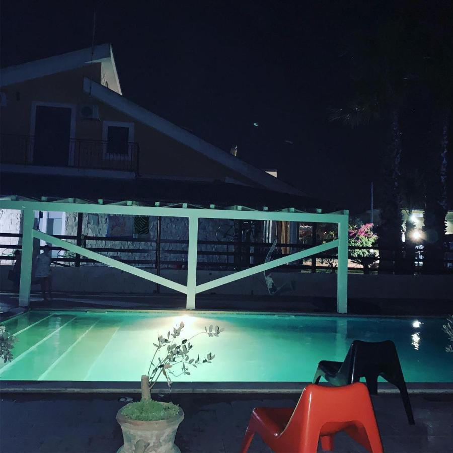 B&B Vittoria House 卡尔伦蒂尼 外观 照片